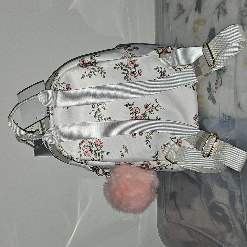 🎉HPx2🎉 Floral White Backpack - Picture 3 of 6